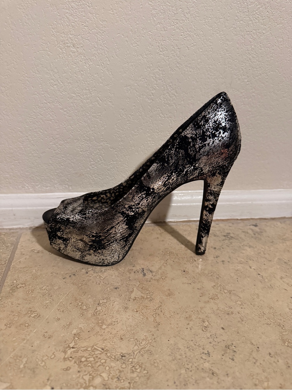 Jessica Simpson Women's Silver-Black Snake Print High Heel Peep Toe Pumps